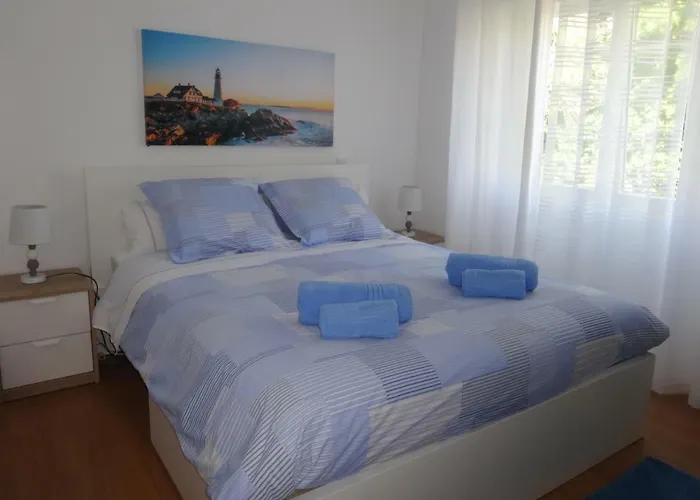 Pine Tree Apartament Віавіа